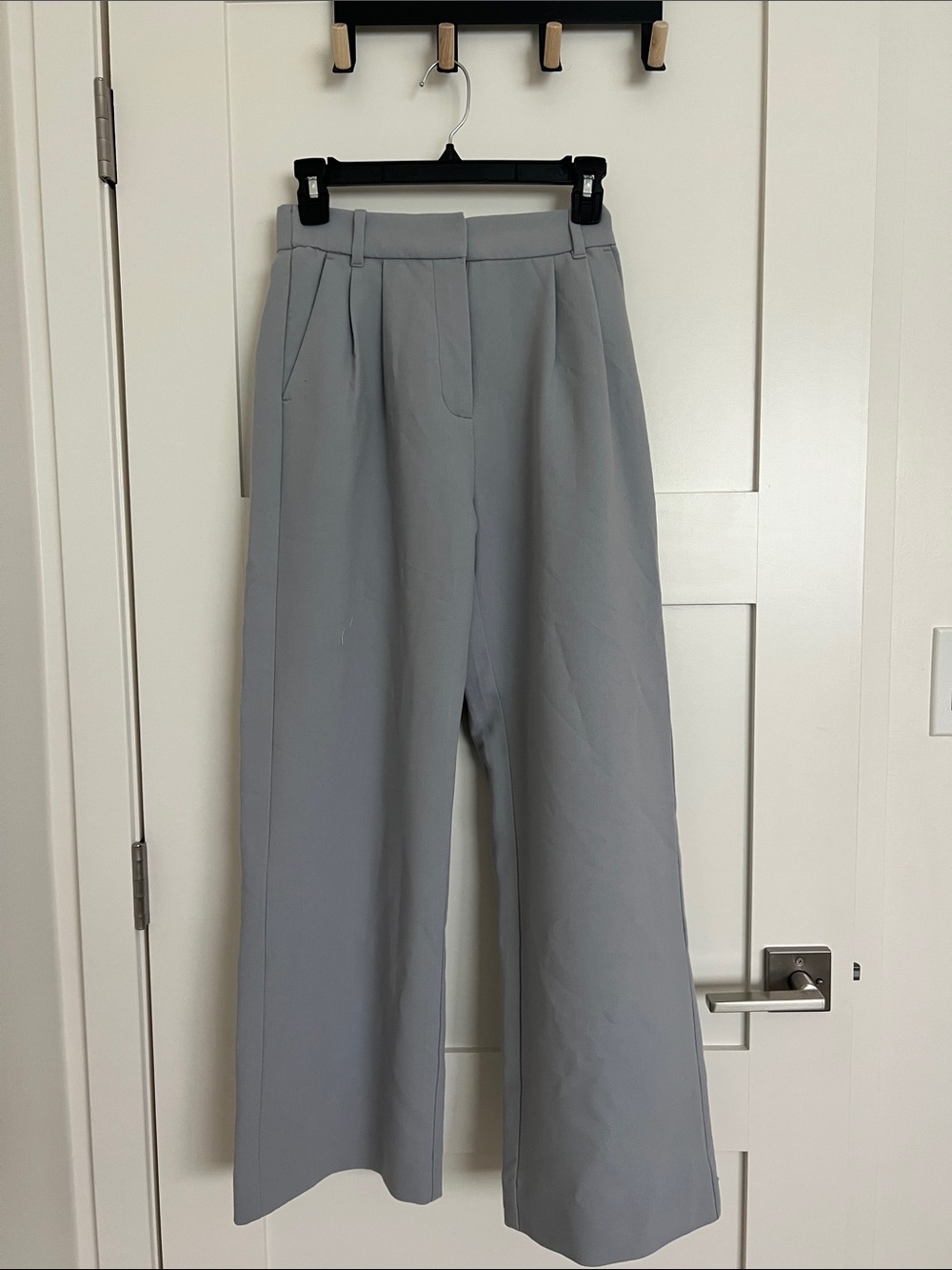 Abercrombie & Fitch Wide-Leg High Rise Pants in Light Gray
